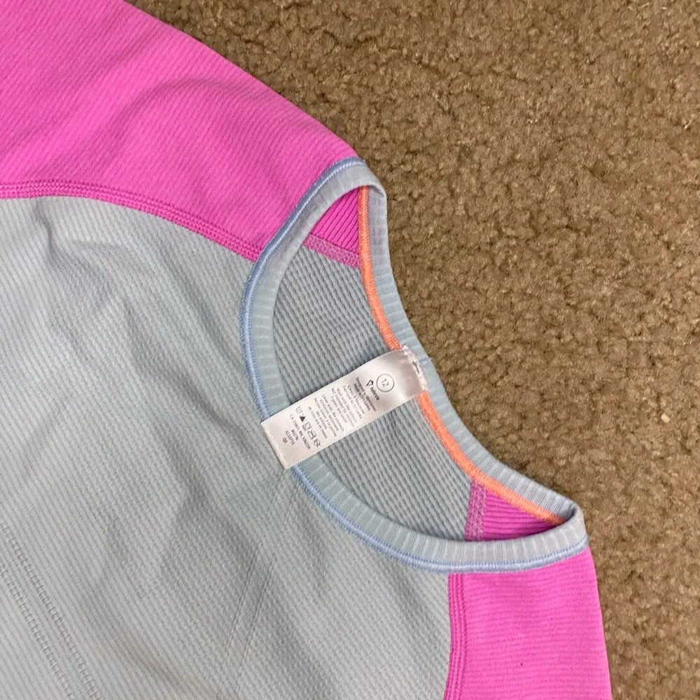 Lululemon Girls Ivivva Fly Tech Short Sleeve Top Athletic Athleisure size 12